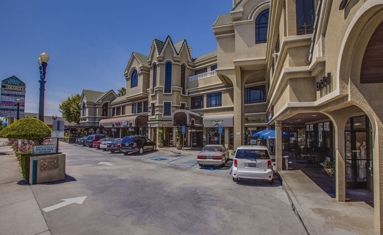 18645-18663 Ventura Blvd, Tarzana, CA à vendre - Photo de l’immeuble – Image 2 sur 12