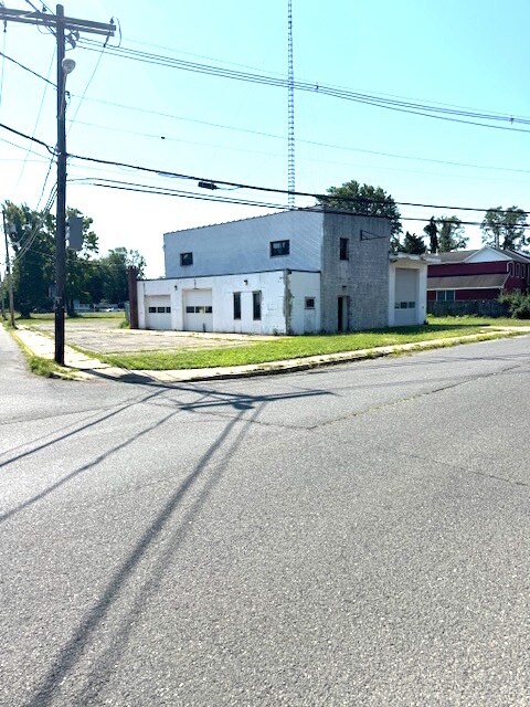 743 Main St, Belford, NJ à louer Photo principale– Image 1 sur 4