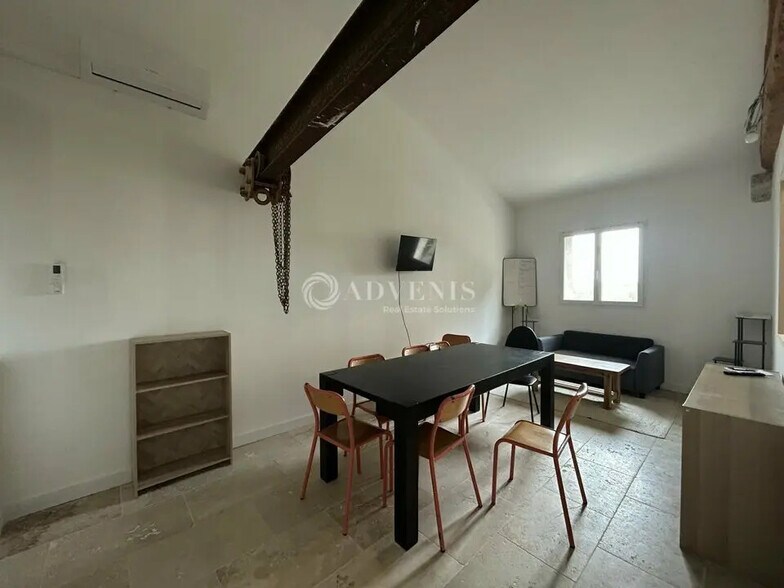 Bureau dans à louer - Photo intérieure – Image 1 sur 8