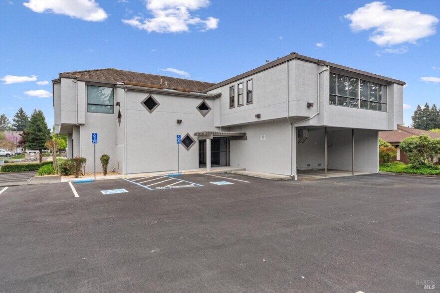 1370 Medical Center Dr, Rohnert Park, CA à louer - Photo de l’immeuble – Image 2 sur 34