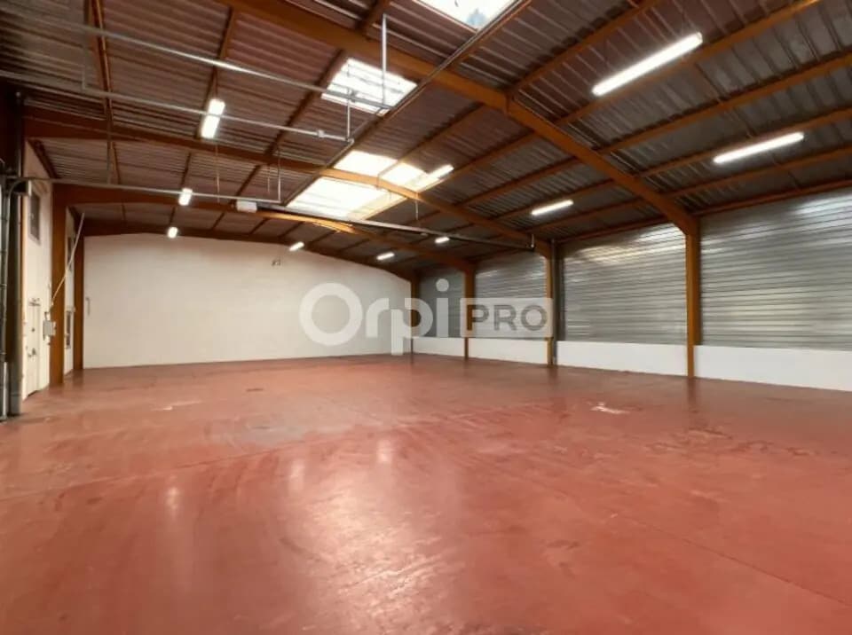 Local d’activités dans Vénissieux à louer Photo intérieure– Image 1 sur 10