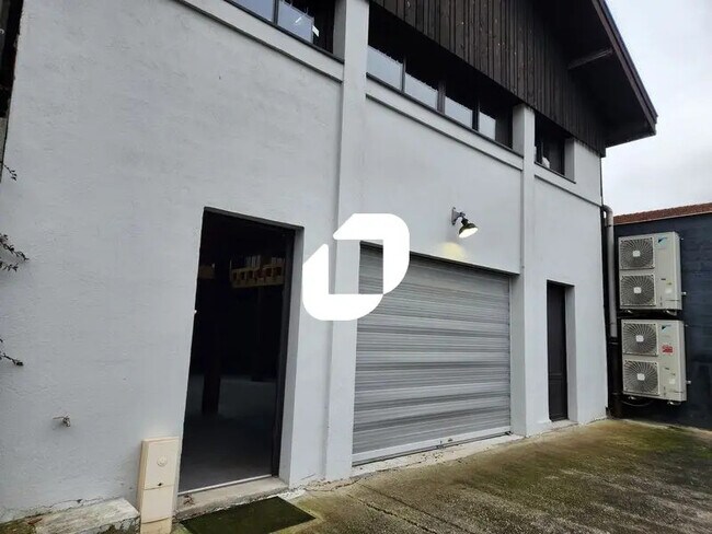 Plus de détails pour Local d’activités à vendre