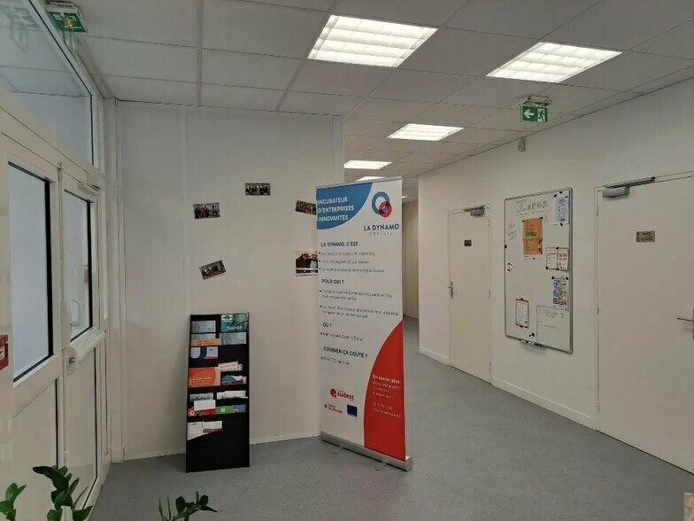 Bureau dans Créteil à louer - Photo de l’immeuble – Image 2 sur 3