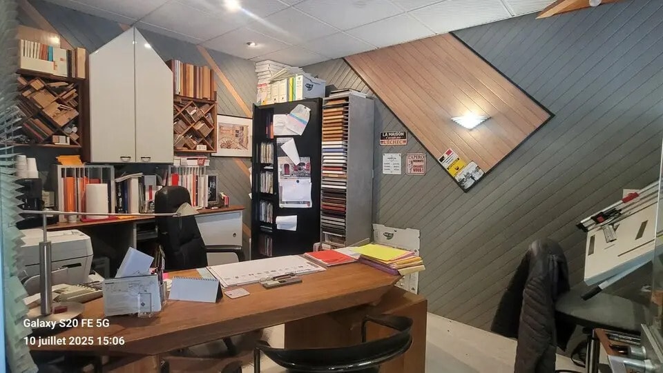 Local d’activités dans Oissel à louer - Photo de l’immeuble – Image 3 sur 7