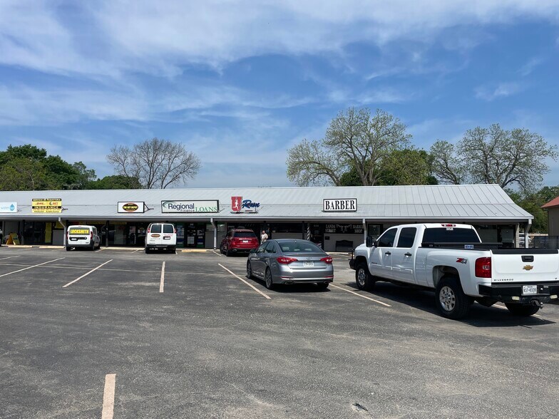 380-394 Landa St, New Braunfels, TX à louer - Photo de l’immeuble – Image 2 sur 4