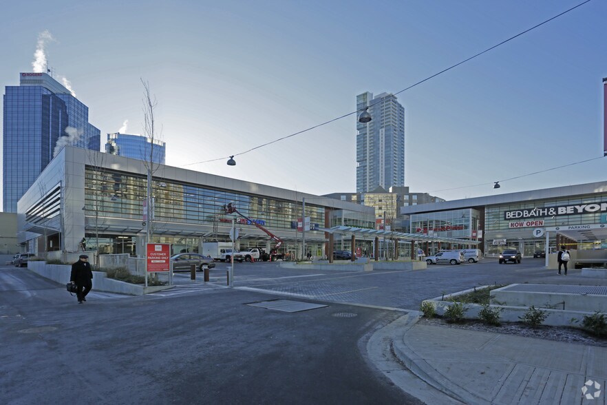 6200 McKay Ave, Burnaby, BC à louer - Photo principale – Image 1 sur 14