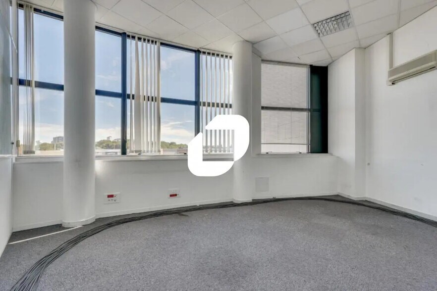 Bureau dans Champigny-sur-Marne à louer - Photo de l’immeuble – Image 2 sur 11