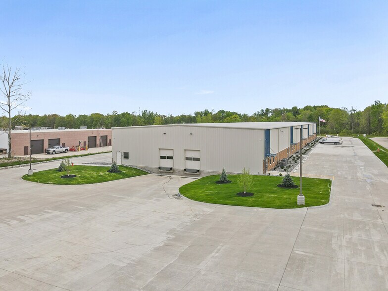 2844 Westway Drive, Brunswick, OH à louer - Photo de l’immeuble – Image 2 sur 65