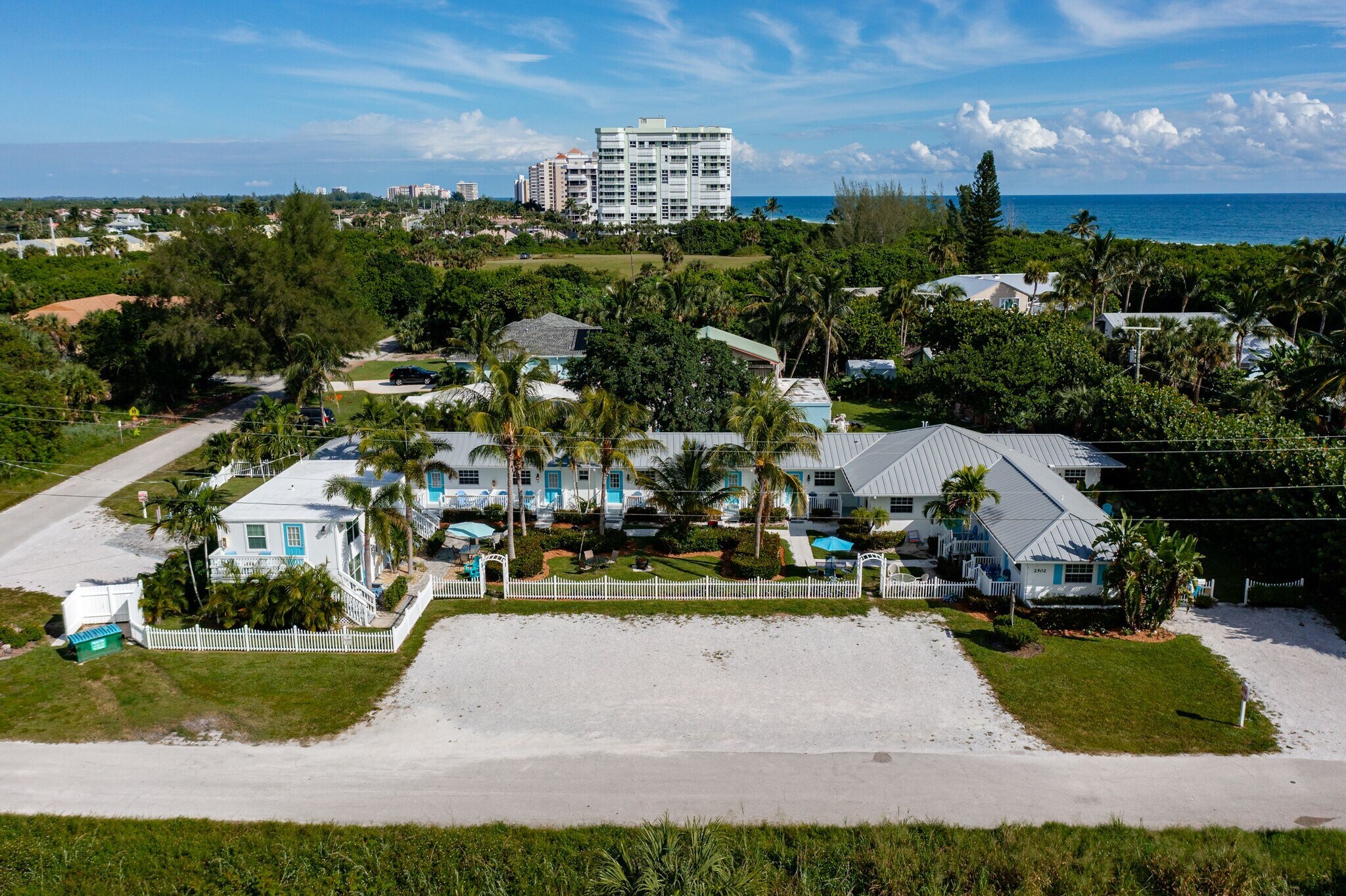 2502 Tamarind Dr, Hutchinson Island, FL à vendre Photo de l’immeuble– Image 1 sur 43
