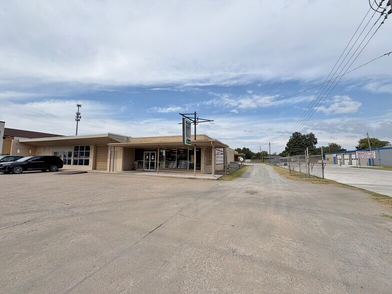 4713 NW 10th St, Oklahoma City, OK à vendre - Photo de l’immeuble – Image 1 sur 8