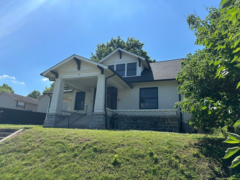 607 N High St, Columbia, TN à louer - Photo de l’immeuble – Image 3 sur 3