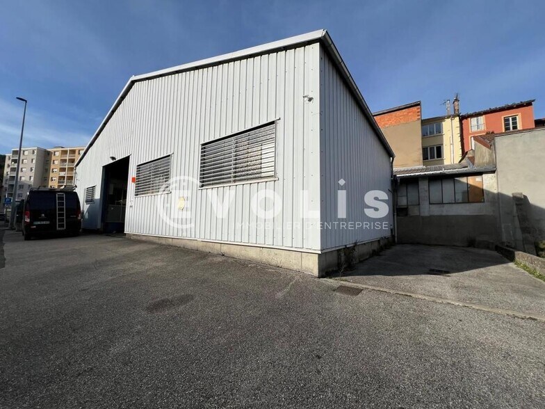 Local d'activités dans Tarare à vendre - Photo de l’immeuble – Image 2 sur 11