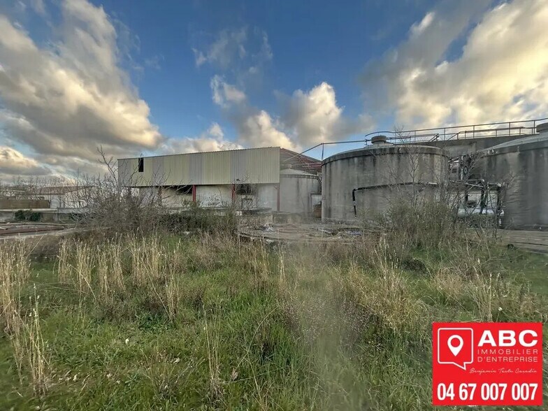 Local d'activités dans Pouzolles à vendre - Photo de l’immeuble – Image 3 sur 10