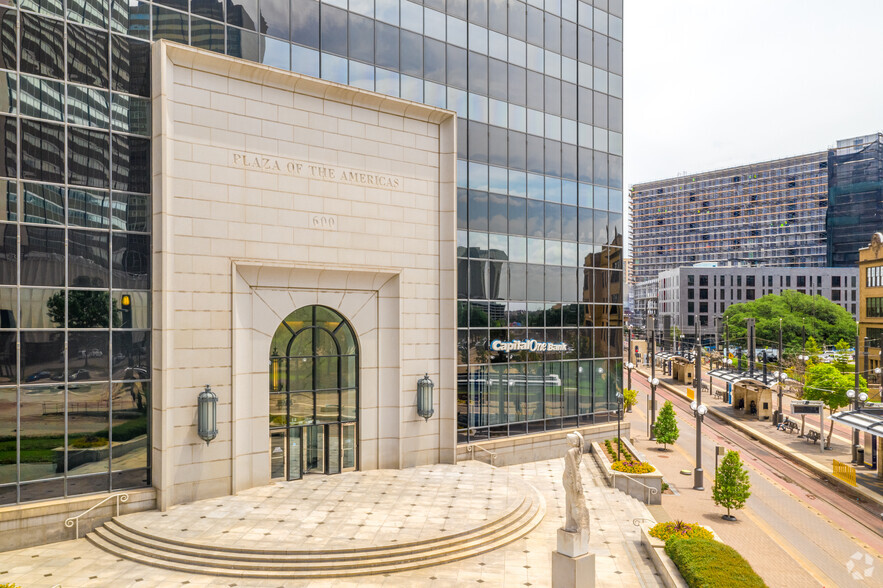 600 N Pearl St, Dallas, TX à louer - Photo de l’immeuble – Image 2 sur 14