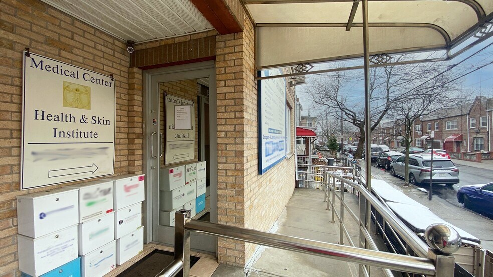 1749 E 16th St, Brooklyn, NY à vendre - Photo de l’immeuble – Image 1 sur 1