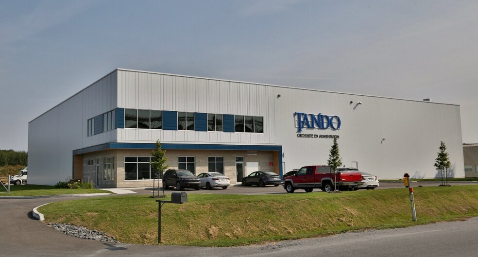 7700 Av Duplessis, Saint-hyacinthe, QC à louer - Photo principale – Image 1 sur 6