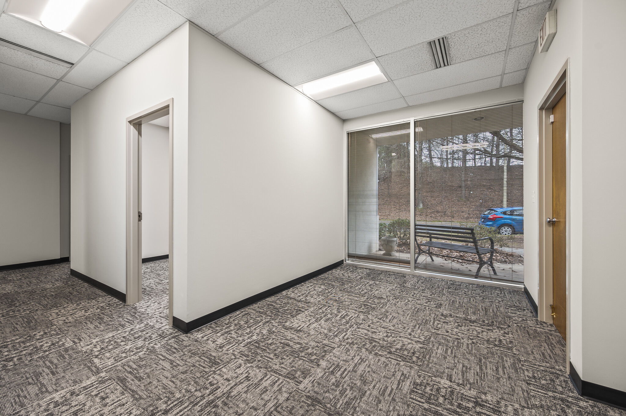 4964 University Pky, Winston-Salem, NC à louer Photo de l’immeuble– Image 1 sur 2
