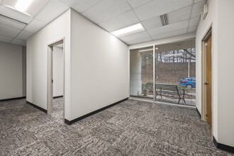 4964 University Pky, Winston-Salem, NC à louer Photo de l’immeuble– Image 1 sur 2