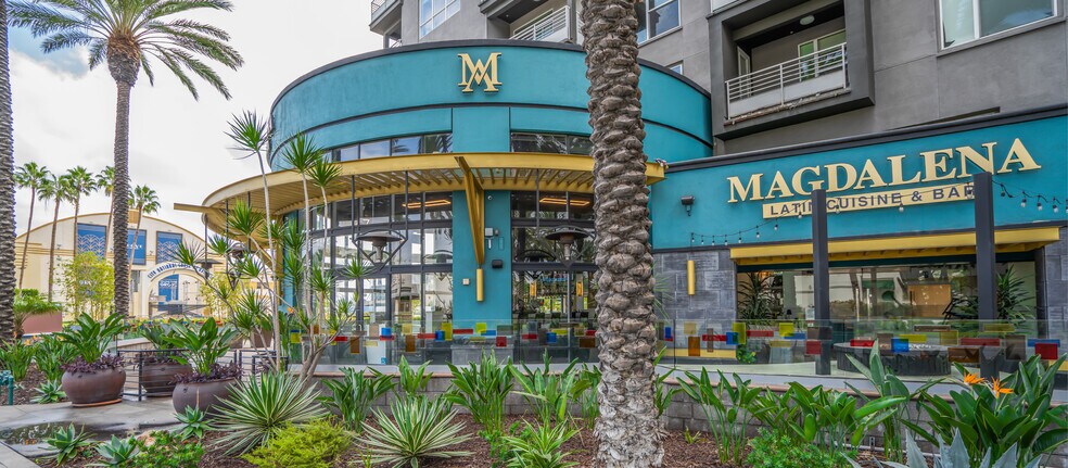 2100 E Katella Ave, Anaheim, CA à louer - Photo de l’immeuble – Image 2 sur 8