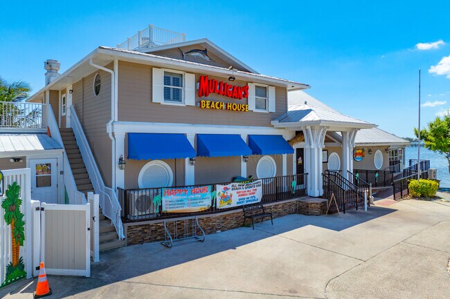 Plus de détails pour 806 Indian River Dr, Sebastian, FL - Spécialisé à vendre