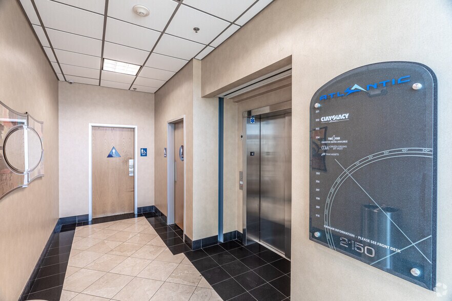 2150 Palomar Airport Rd, Carlsbad, CA à vendre - Hall d’entrée – Image 3 sur 4