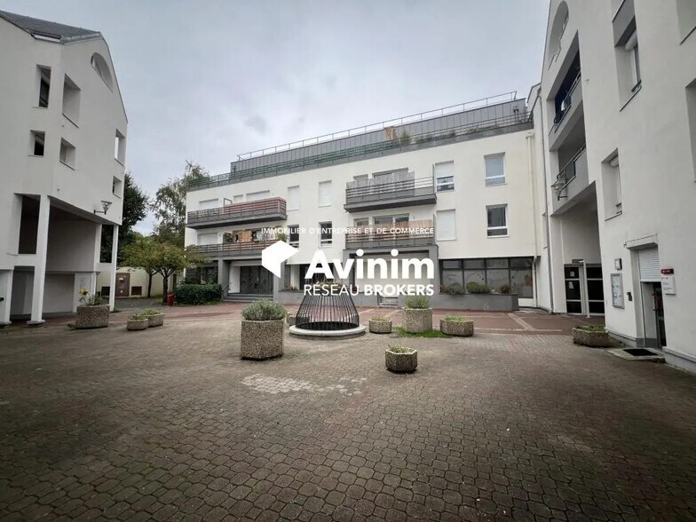 Local commercial dans Orsay à louer - Photo de l’immeuble – Image 2 sur 21