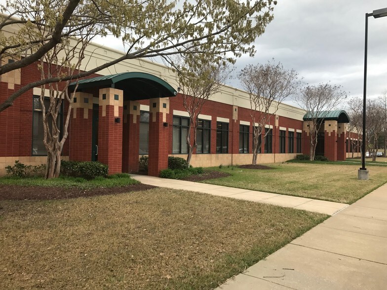 8010 Stage Hills Blvd, Bartlett, TN à louer - Photo de l’immeuble – Image 2 sur 4