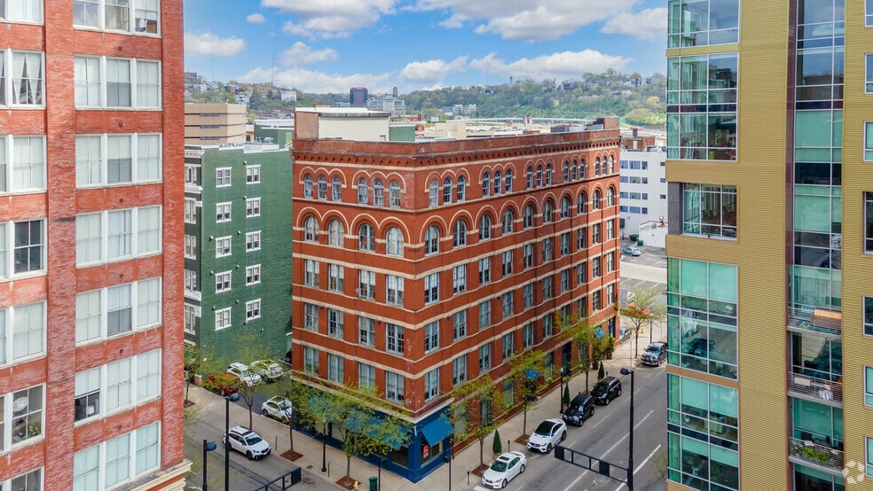 304-310 E 8th St, Cincinnati, OH à louer - Aérien – Image 2 sur 4