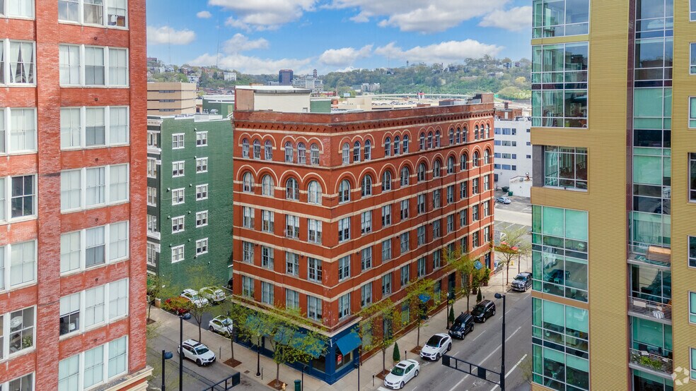 304-310 E 8th St, Cincinnati, OH à louer - Aérien – Image 2 sur 4