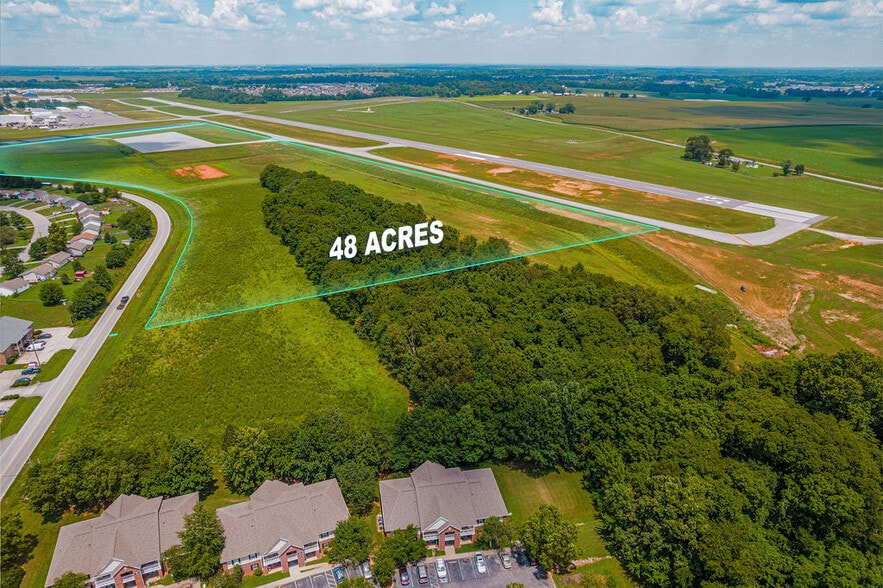 200 Outlaw Field Rd, Clarksville, TN à louer - Photo principale – Image 1 sur 12