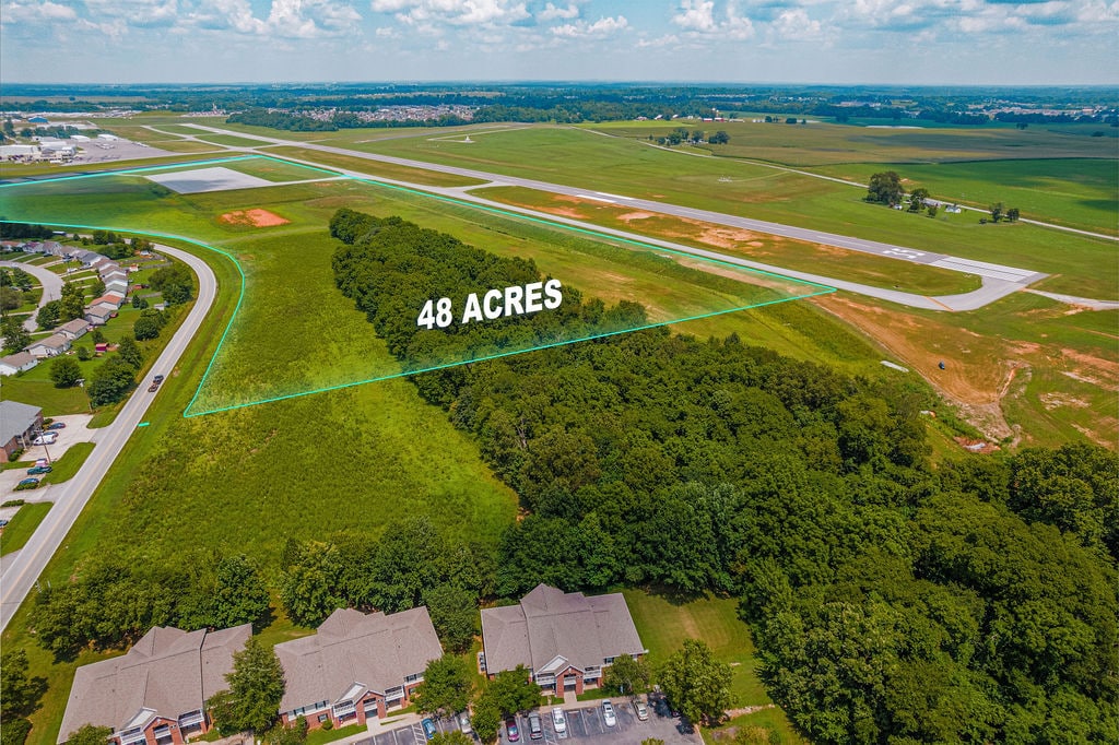 200 Outlaw Field Rd, Clarksville, TN à louer Photo principale– Image 1 sur 13