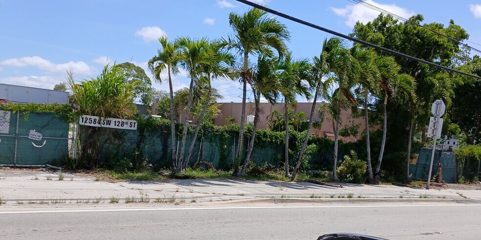 12584-12598 SW 128th St, Miami, FL à louer - Photo de l’immeuble – Image 2 sur 52