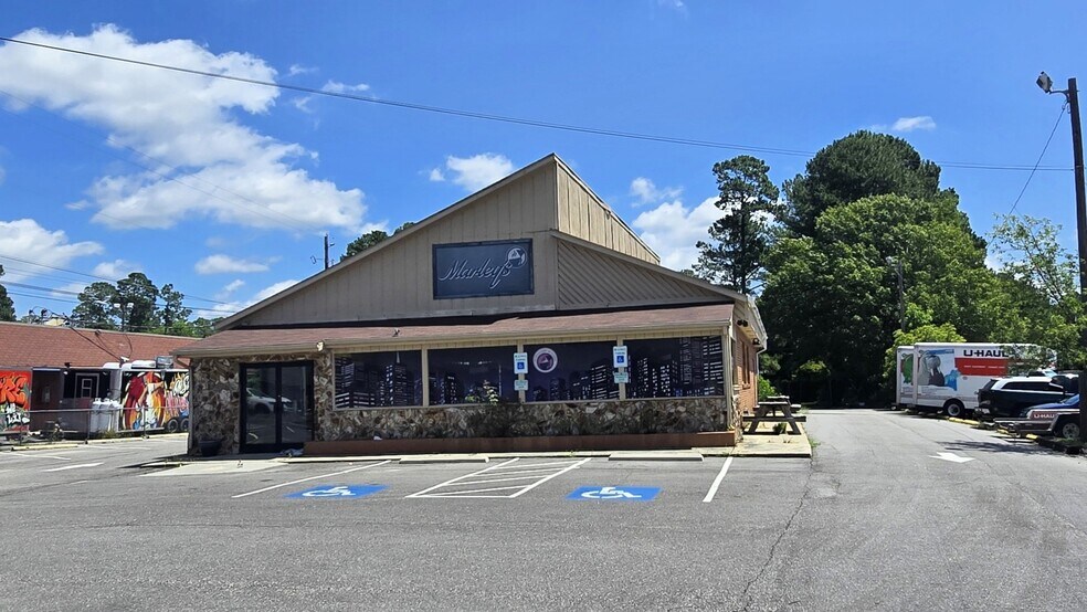 6228 Yadkin Rd, Fayetteville, NC à vendre - Photo de l’immeuble – Image 2 sur 24