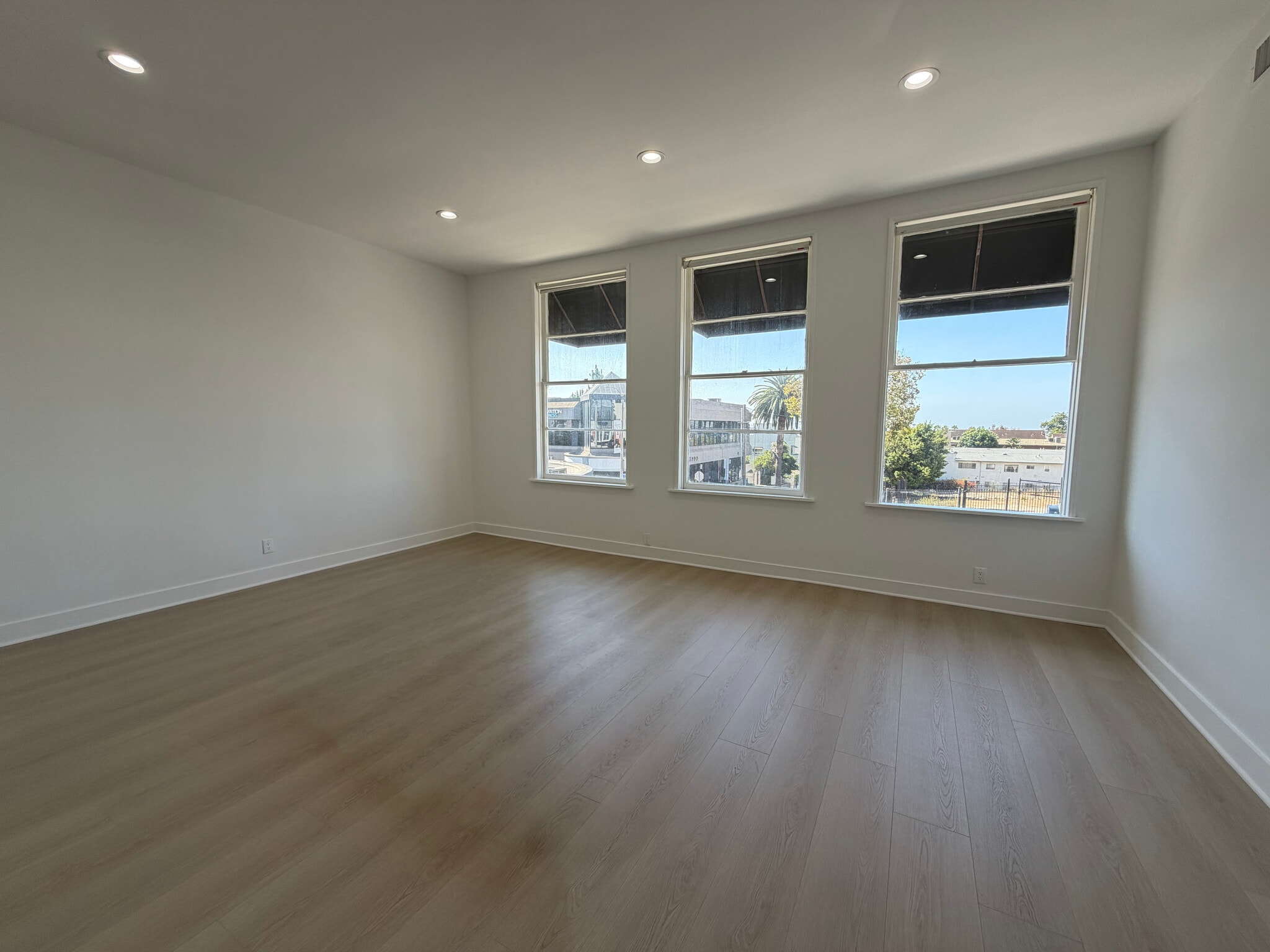 8947-8969 W Sunset Blvd, West Hollywood, CA à louer Photo intérieure– Image 1 sur 12