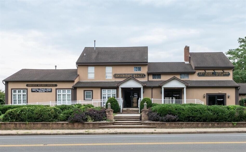 220 Forsgate Dr, Jamesburg, NJ à louer - Photo de l’immeuble – Image 1 sur 4