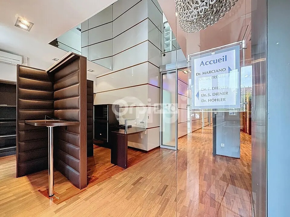 Local d’activités dans Saint-Louis à louer Photo de l’immeuble– Image 1 sur 13