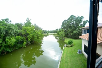 18001 W Highway 105, Montgomery, TX à louer Photo de l’immeuble– Image 1 sur 8