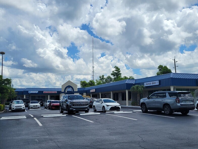 16335 S. Tamiami Trail (US 41) Trl, Fort Myers, FL à louer - Photo de l’immeuble – Image 2 sur 7