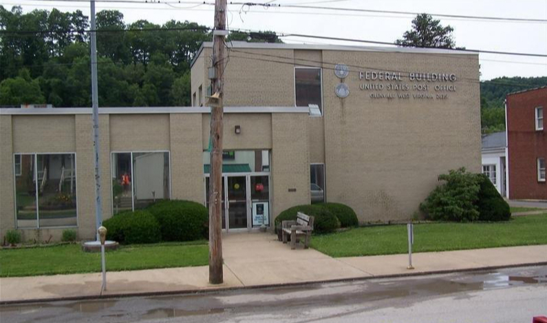 201 E Main St, Glenville, WV à louer - Photo principale – Image 1 sur 2