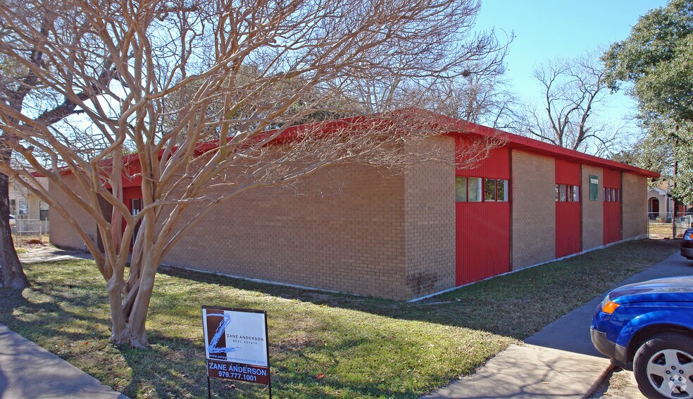 702 S Washington Ave, Bryan, TX à vendre - Photo de l’immeuble – Image 2 sur 4