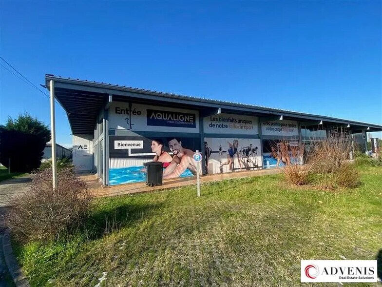 Local d'activités dans Saint-Médard-en-Jalles à vendre - Photo de l’immeuble – Image 2 sur 8