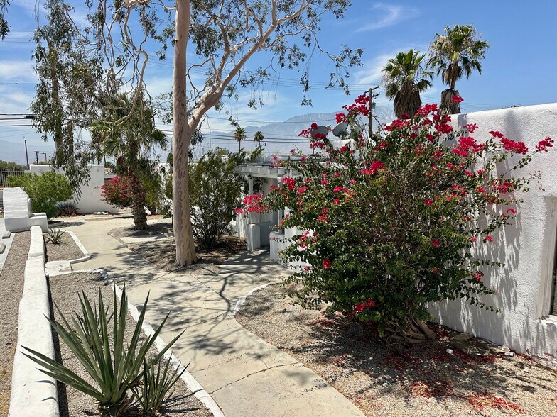 66351 1st St, Desert Hot Springs, CA à vendre - Photo de l’immeuble – Image 3 sur 7