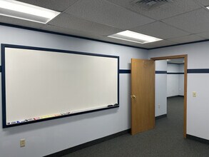 319A Southbridge St, Auburn, MA à louer Photo intérieure– Image 2 sur 6