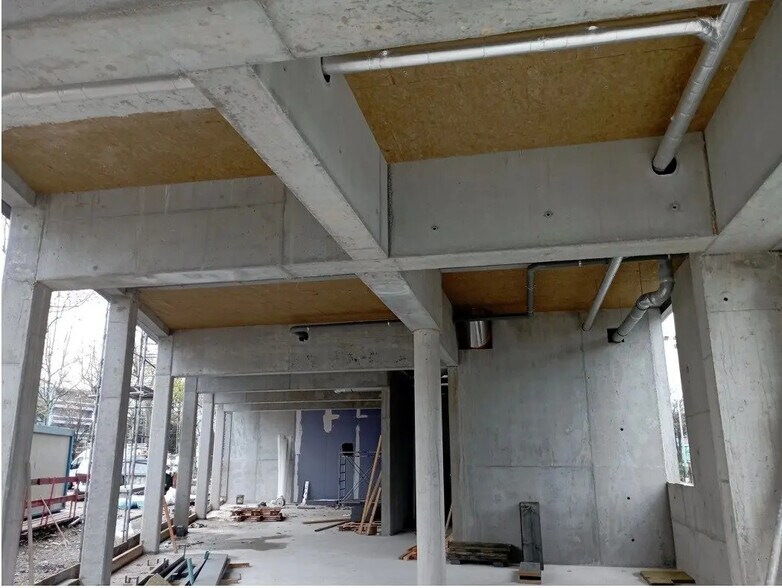 Local commercial dans Le Pont-de-Claix à louer - Photo de l’immeuble – Image 3 sur 4