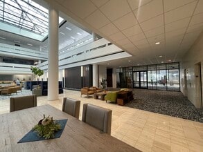 110 N College Ave, Tyler, TX à louer Hall d’entrée– Image 2 sur 4