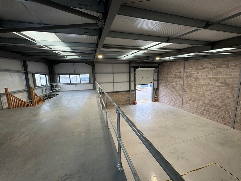 Commerce Close, Westbury à louer - Photo de l’immeuble – Image 3 sur 3