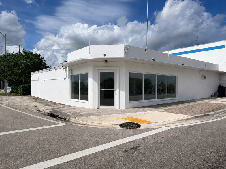 3045 W Broward Blvd, Fort Lauderdale, FL à louer - Photo de l’immeuble – Image 1 sur 15