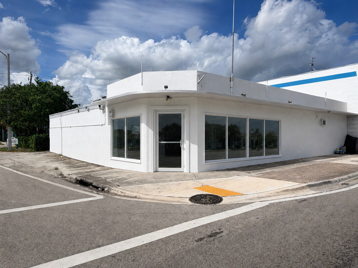 3045 W Broward Blvd, Fort Lauderdale, FL à louer Photo de l’immeuble– Image 1 sur 16