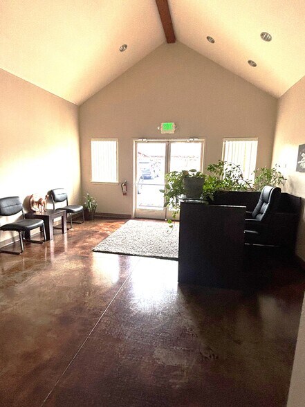 834 E Winding Creek Dr, Eagle, ID à louer - Hall d’entrée – Image 3 sur 8
