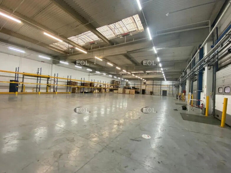 Industriel/Logistique dans Lognes à louer - Photo de l’immeuble – Image 2 sur 6